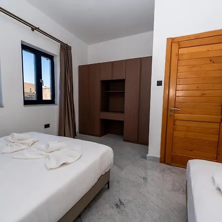 Charming Centre Walk To Rotunda By Hostmt Apartman