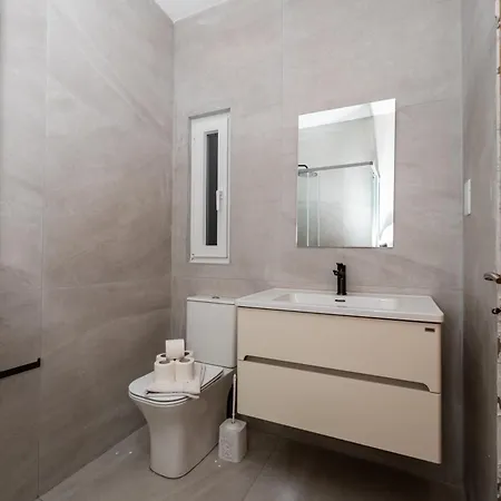 Charming Centre Walk To Rotunda By Hostmt Apartman